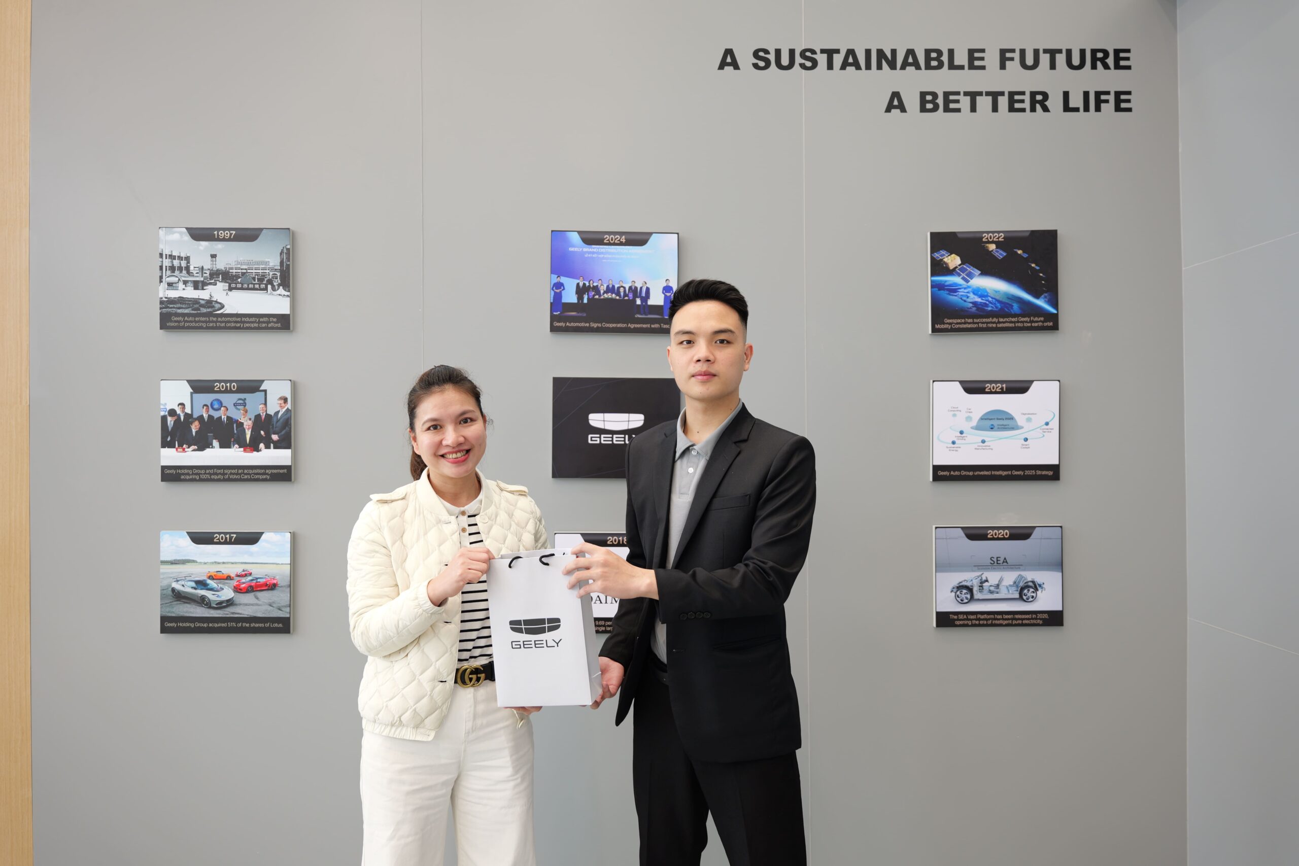 Những món quà độc quyền Geely Đông Sài Gòn tri ân khách hàng
